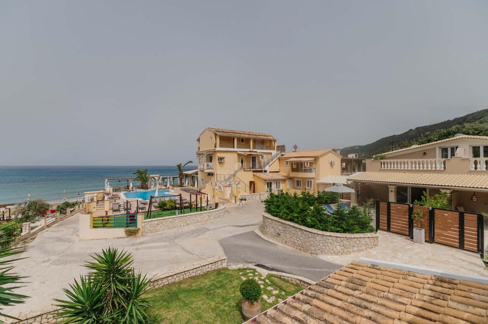 Sea Breeze Hotel & Apartments Айос-Гордіос Екстер'єр фото