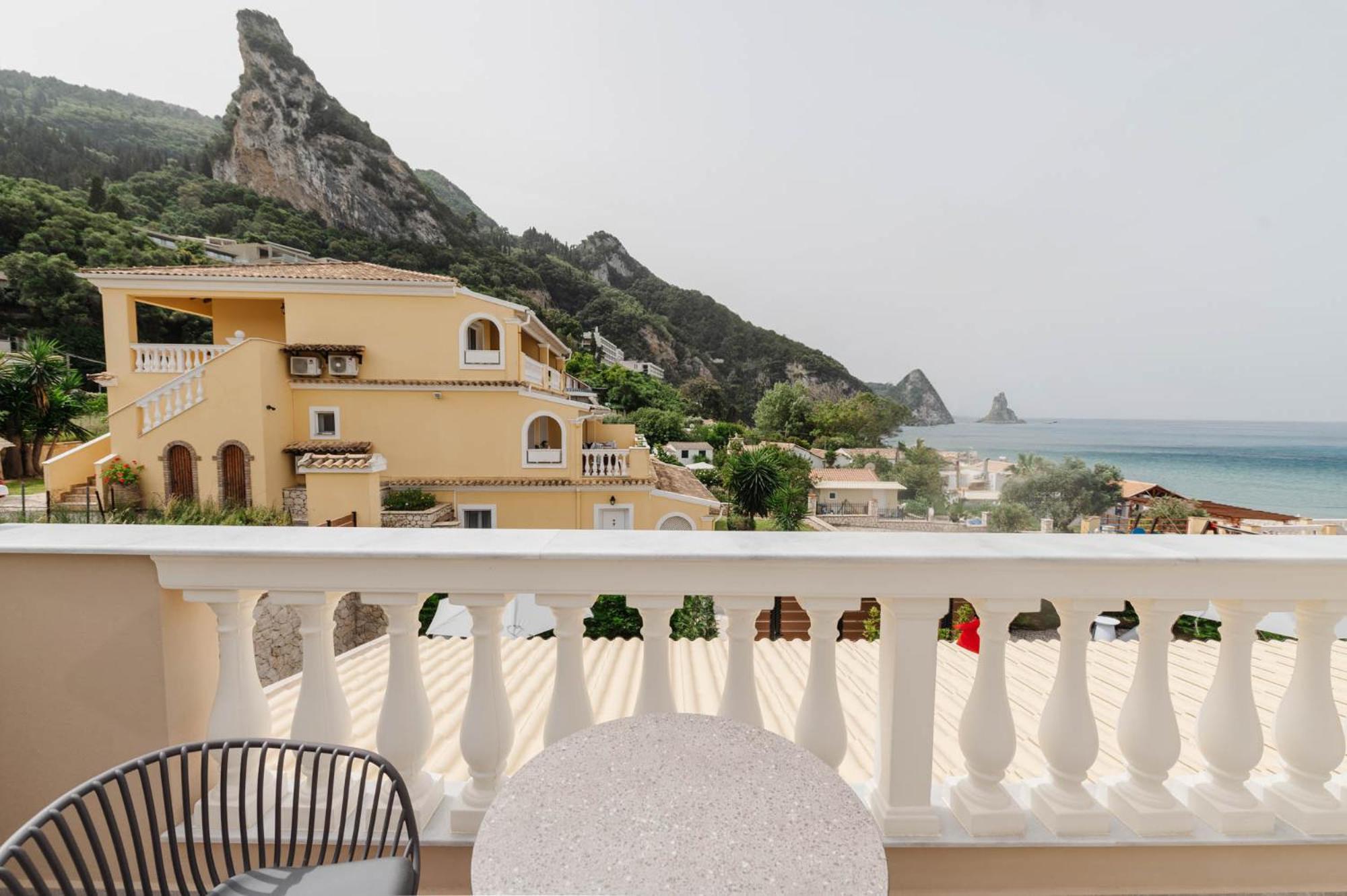 Sea Breeze Hotel & Apartments Айос-Гордіос Екстер'єр фото