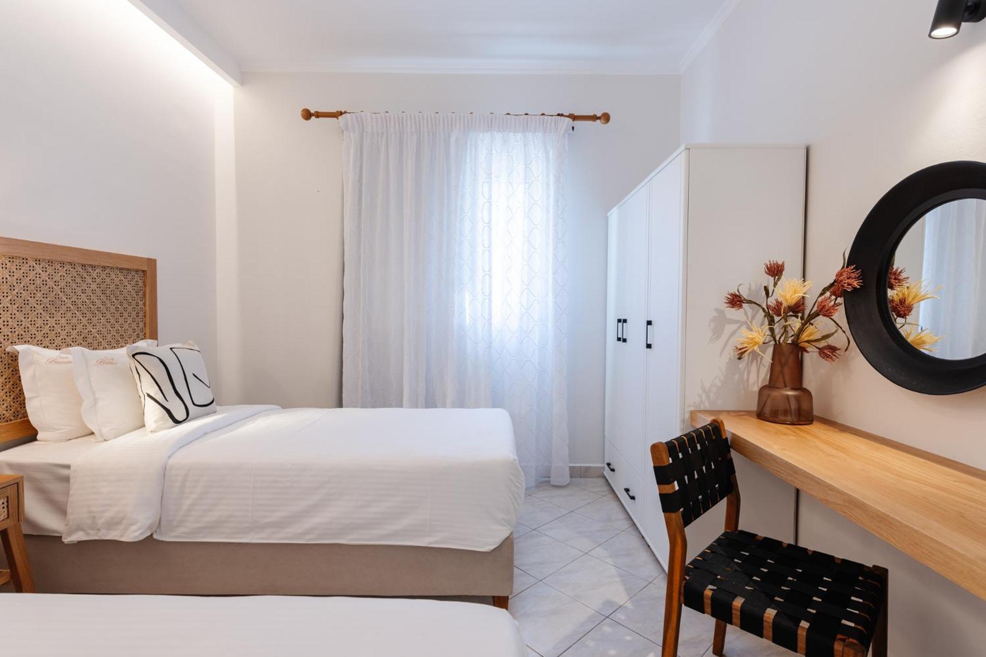 Sea Breeze Hotel & Apartments Айос-Гордіос Екстер'єр фото